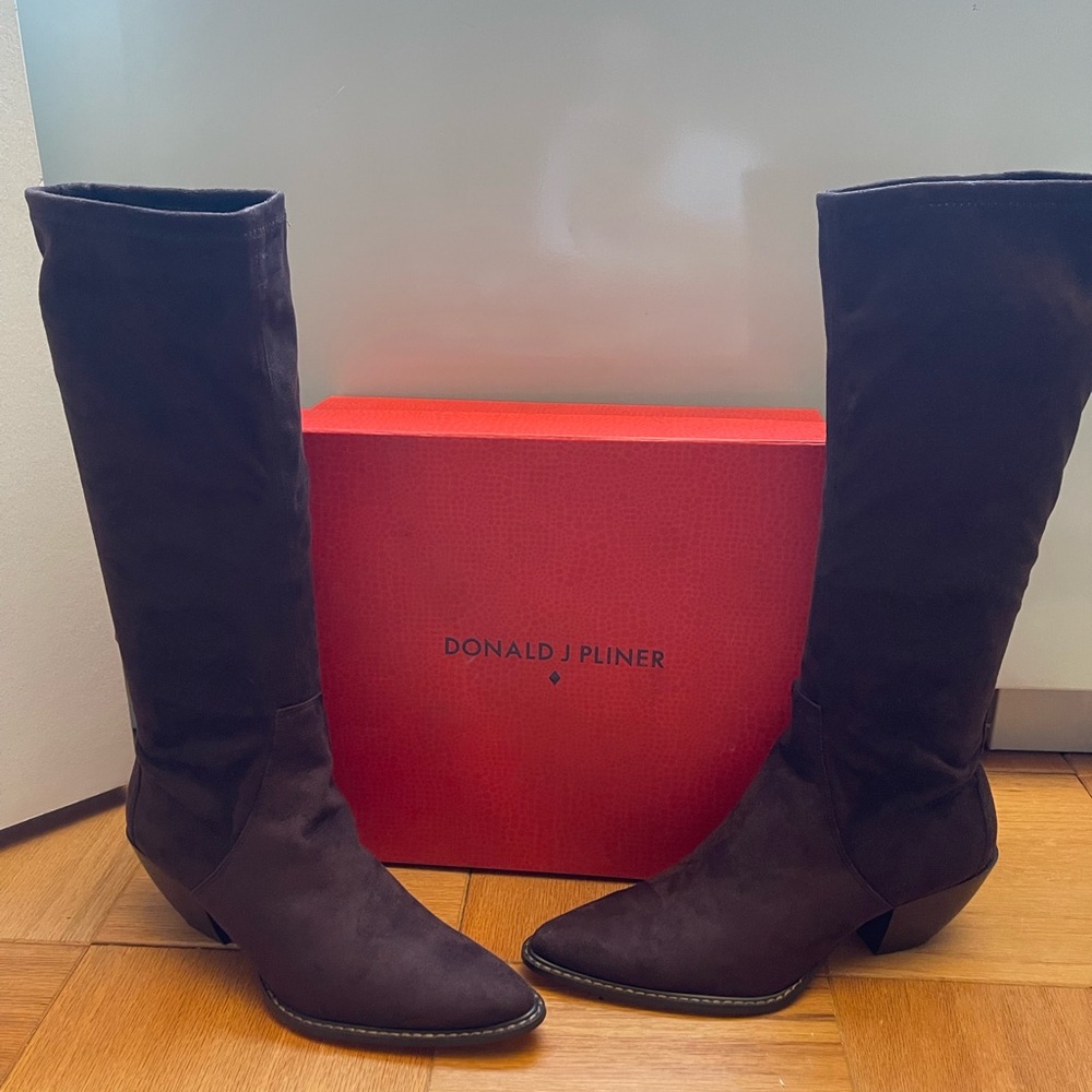 NEW Donald J Pliner Knee Hight Suede Boots